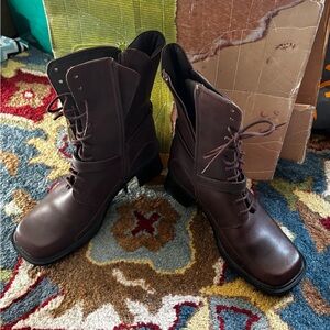 Naot Women's Dark Brown Lace Up Boots. New.